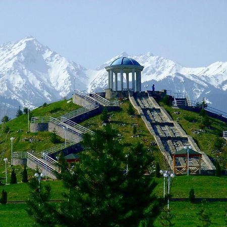 Апартаменты На Улице Розыбакиева, 275-2 Ałma Ata Zewnętrze zdjęcie